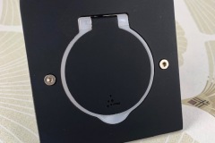 Prise à clapet étanche IP44 carrée noir mat Platinum