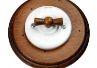 Fontini Garby colonial porcelaine blanche manette bois miel
