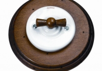 Fontini Garby colonial porcelaine blanche manette bois vieilli