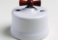 Fontini Garby porcelaine blanche manette bois vieilli